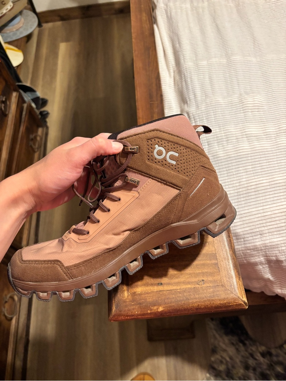 OnCloud Hiking Boots - Picture 4 of 5